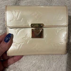 Authentic Louis Vuitton Vernis monogram wallet